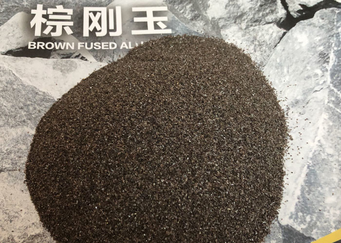 Para limpar com jato de areia a dureza alta Brown fundiu o grão F20 dos meios 120 do óxido de alumínio